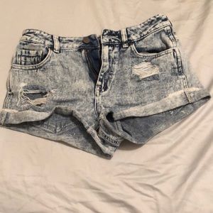 Acid wash ripped jean shorts